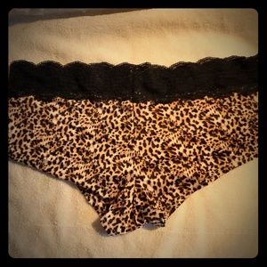 VS Leopard Hiphugger panty with lace